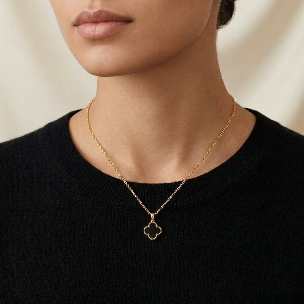 จี้โคลเวอร์ประดับหินแบล็กโอนิกซ์ (Black Onyx) ทองคำแท้