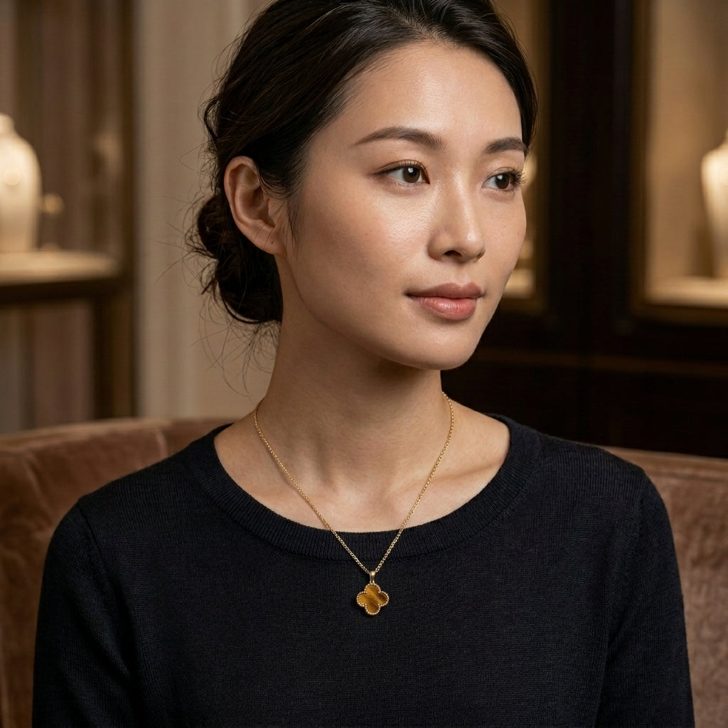 จี้โคลเวอร์ประดับหินไทเกอร์อาย (Tiger's Eye) ทองคำแท้ 18K
