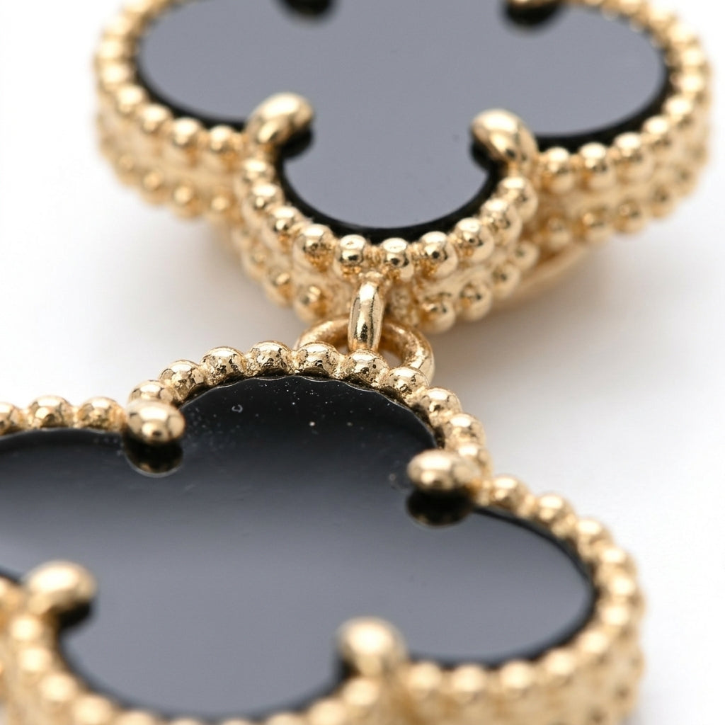 ต่างหูโคลเวอร์ประดับหินแบล็กโอนิกซ์ (Black Onyx) ทองคำแท้