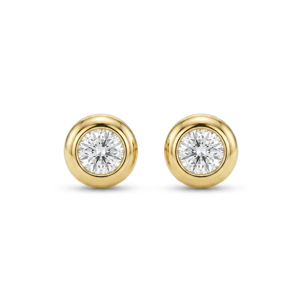 ต่างหูทองคำแท้ 18K ประดับเพชรเม็ดเดี่ยว (Gold Bezel-Set Diamond Stud Earrings)