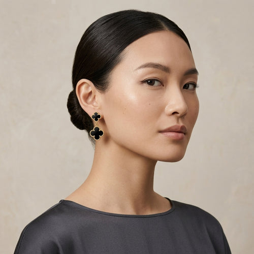ต่างหูโคลเวอร์ประดับหินแบล็กโอนิกซ์ (Black Onyx) ทองคำแท้